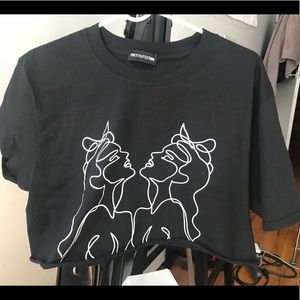 💋 Girlies kissin Crop top🖤🖤🖤🌹🌹🌈